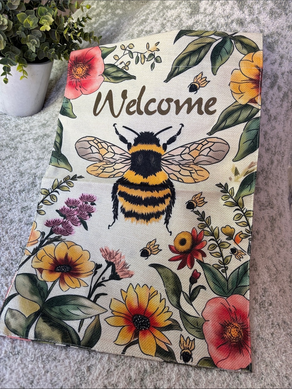 “Welcome” Bee Floral Small Garden Flag NWT 11.75” x 17.75” unbranded